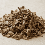 Kartoffelschalengranulat — grob granulierter natürlicher Bodenverbesserer, ideal als Topdressing für Garten und Balkon